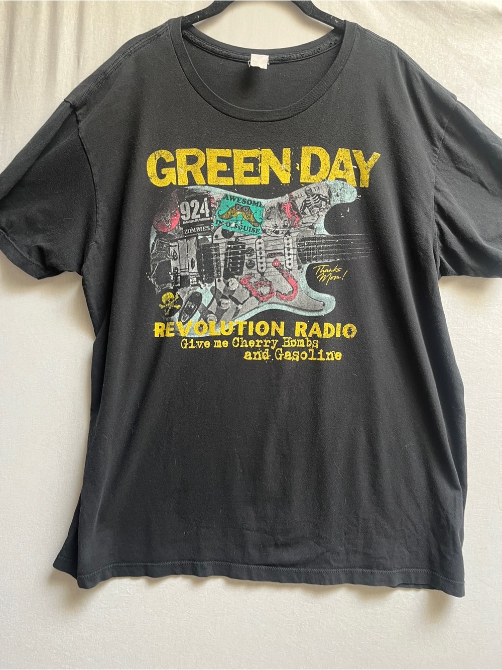 Green Day Revolution Radio Tour Graphic Band Tee Shirt Cherry Bombs Guitar Sz L